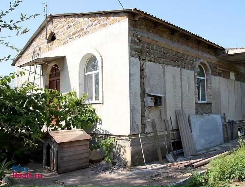 Черноморское село Межводное, Черноморский район, Юбилейная улица частные дома