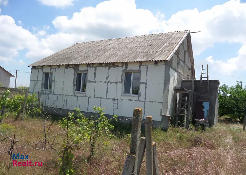 Евпатория Медведевское сельское поселение, село Медведево, Крымская улица, 7А