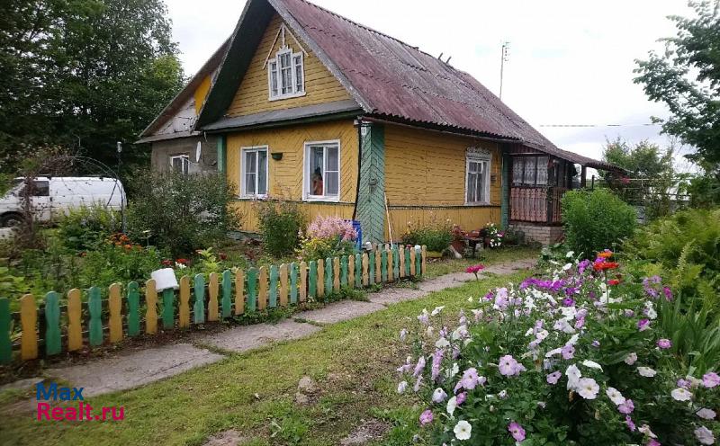 купить частный дом Шимск поселок городского типа Шимск, Набережная улица, 11