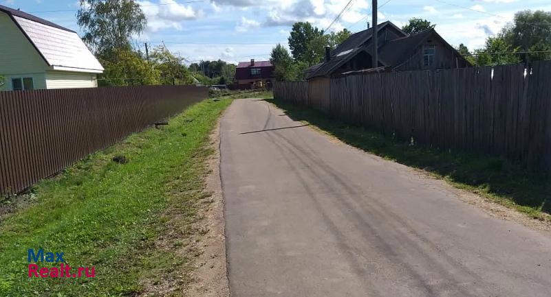 Шимск поселок городского типа Шимск, улица 1 Мая