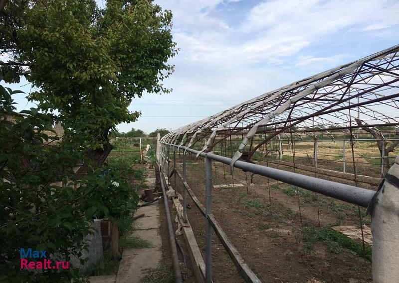 Гвардейское Укромновское сельское поселение, село Укромное, Октябрьская улица частные дома