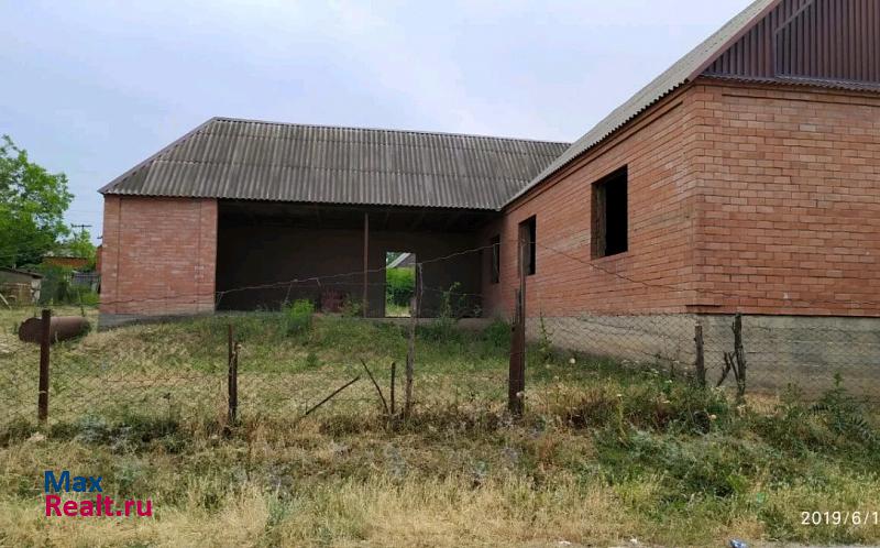 Ойсхара Чеченская Республика, посёлок Ойсхара, Школьная улица частные дома