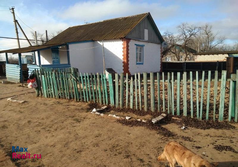 Южно-Сухокумск Республика Калмыкия, посёлок Комсомольский, улица Б. Басангова, 17 частные дома